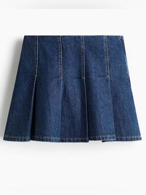 H&M Divided Pleated Denim Mini Skirt Size 4 A-Line